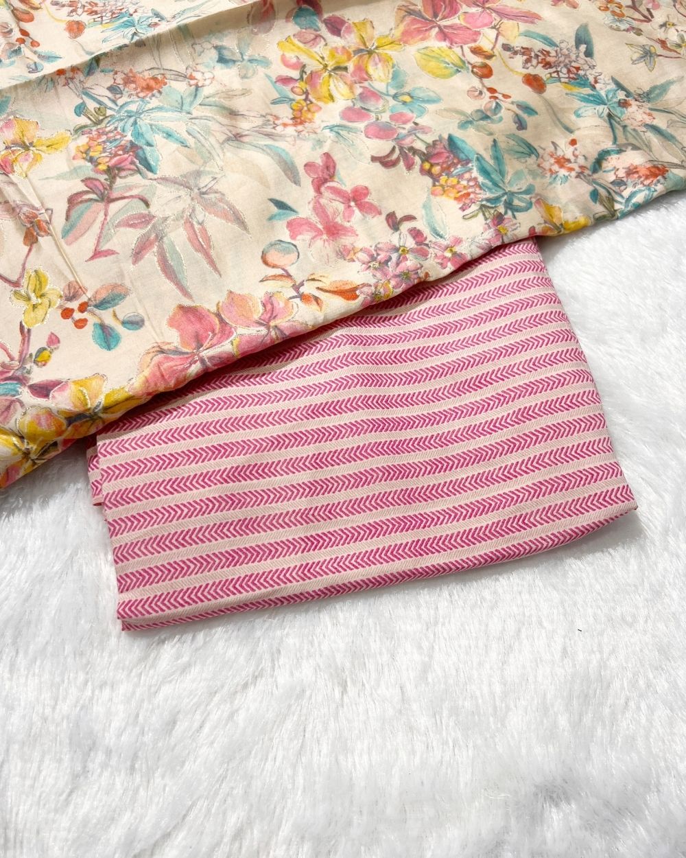 Printed Muslin Unstitched Multicolour Top (3.00 mtr) & Pink Bottom (2.30 mtr) Set 42 Inches Width