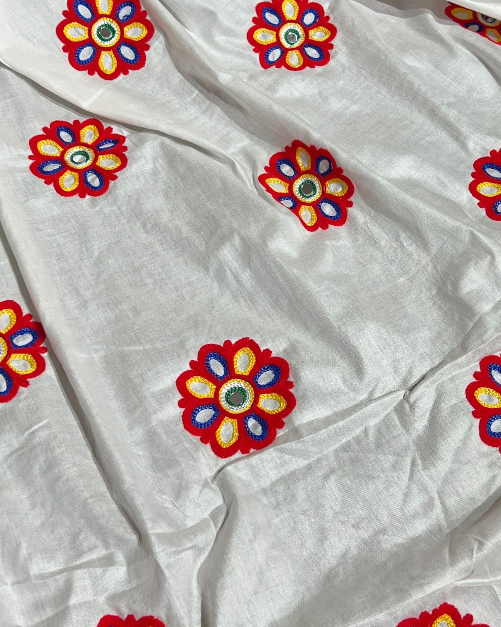 Rayon Gamthi(Rajasthani) Work White (Multicolor) 45 Inches Width