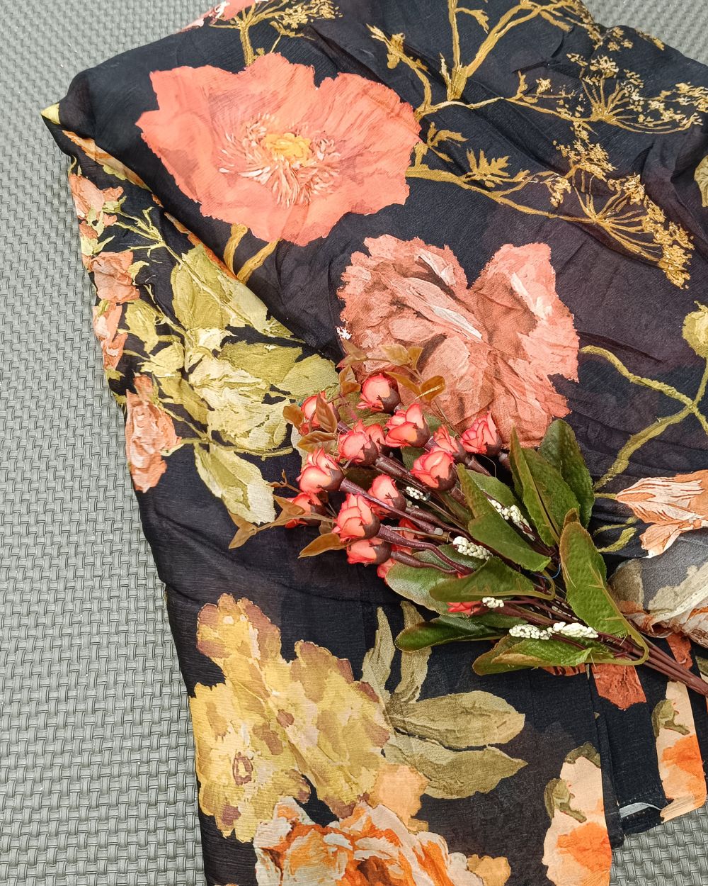 Printed Chinnon Black Colour 42 Inches Width