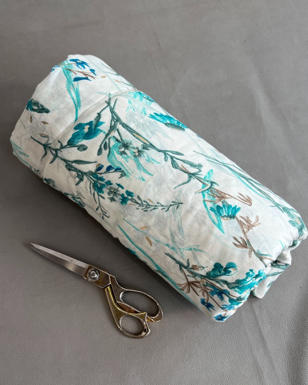 Printed Mal Cotton (Foil) White Colour 45 Inches Width