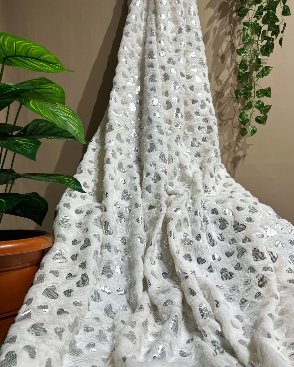 Printed Foil Fur White Colour 60 Inches Width