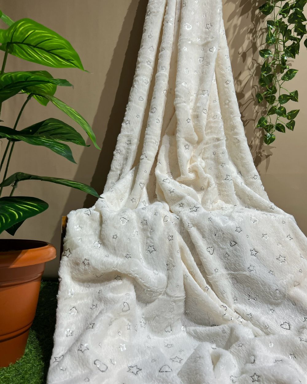 Printed Foil Fur White Colour 60 Inches Width