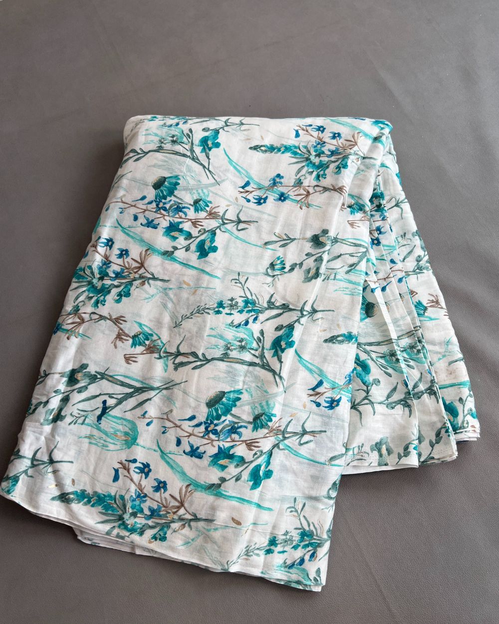 Printed Mal Cotton (Foil) White Colour 45 Inches Width