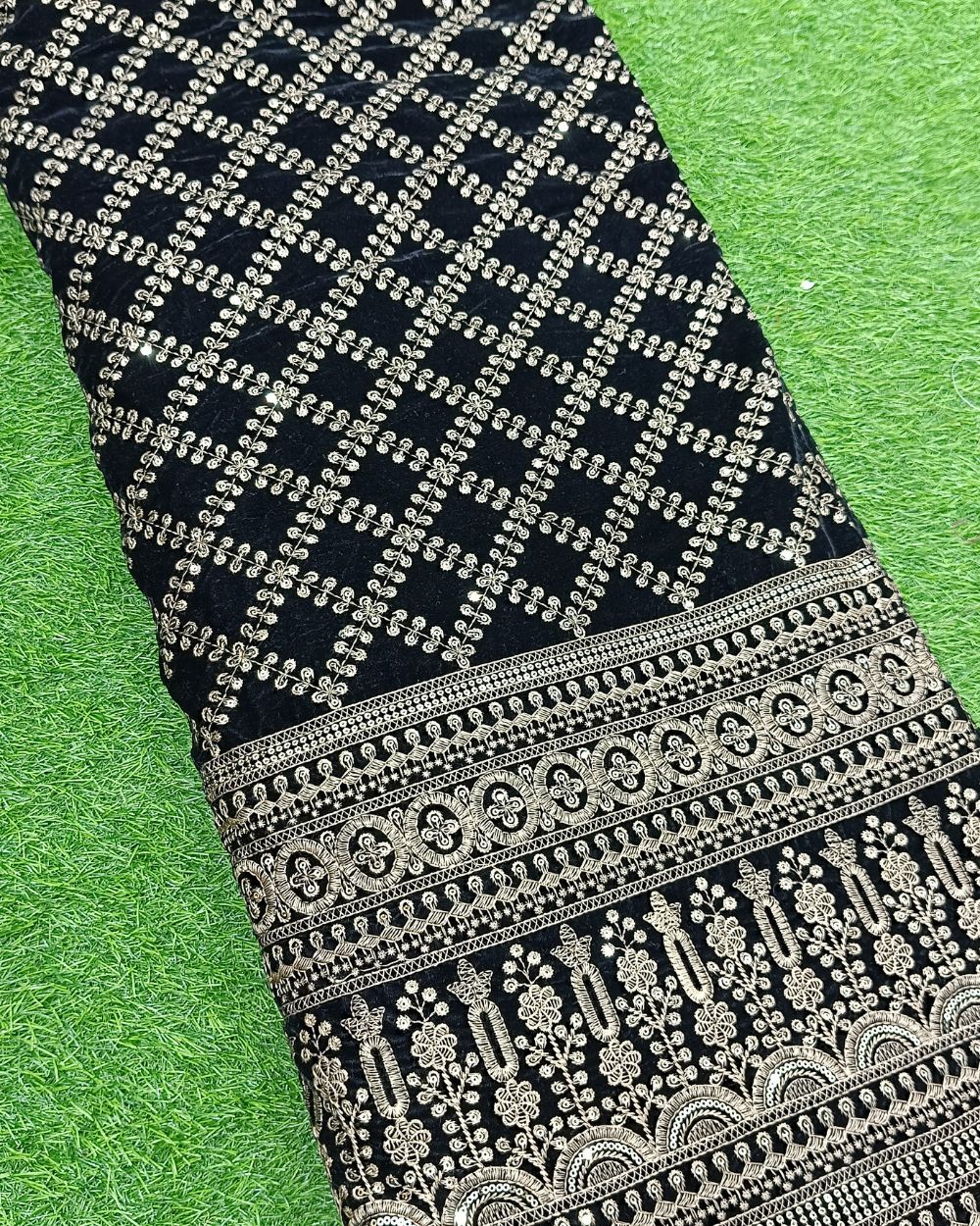 Border Velvet Work Black Colour 55 Inches Width