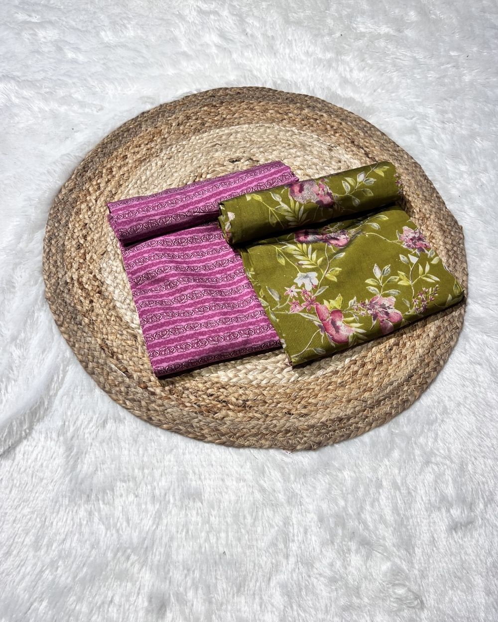 Printed Muslin Unstitched Mehandi Green (2.90 mtr) & Onion Pink Bottom (2.40 mtr) Set 42 Inches Width