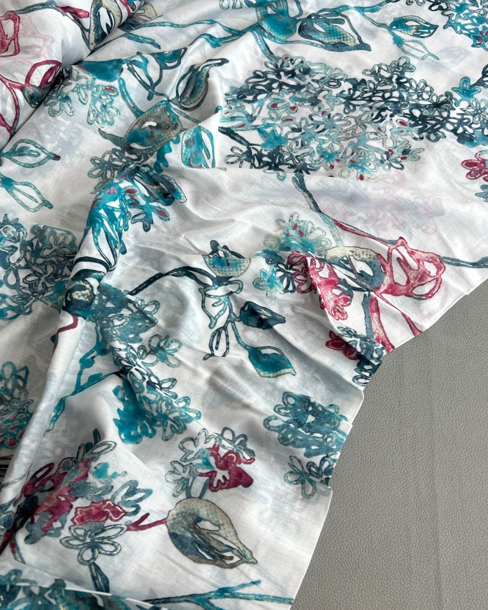 Printed Mal Cotton (Foil) White Colour 45 Inches Width