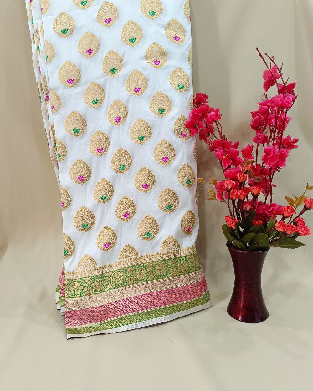 Brocade  White Colour 46 Inches Width