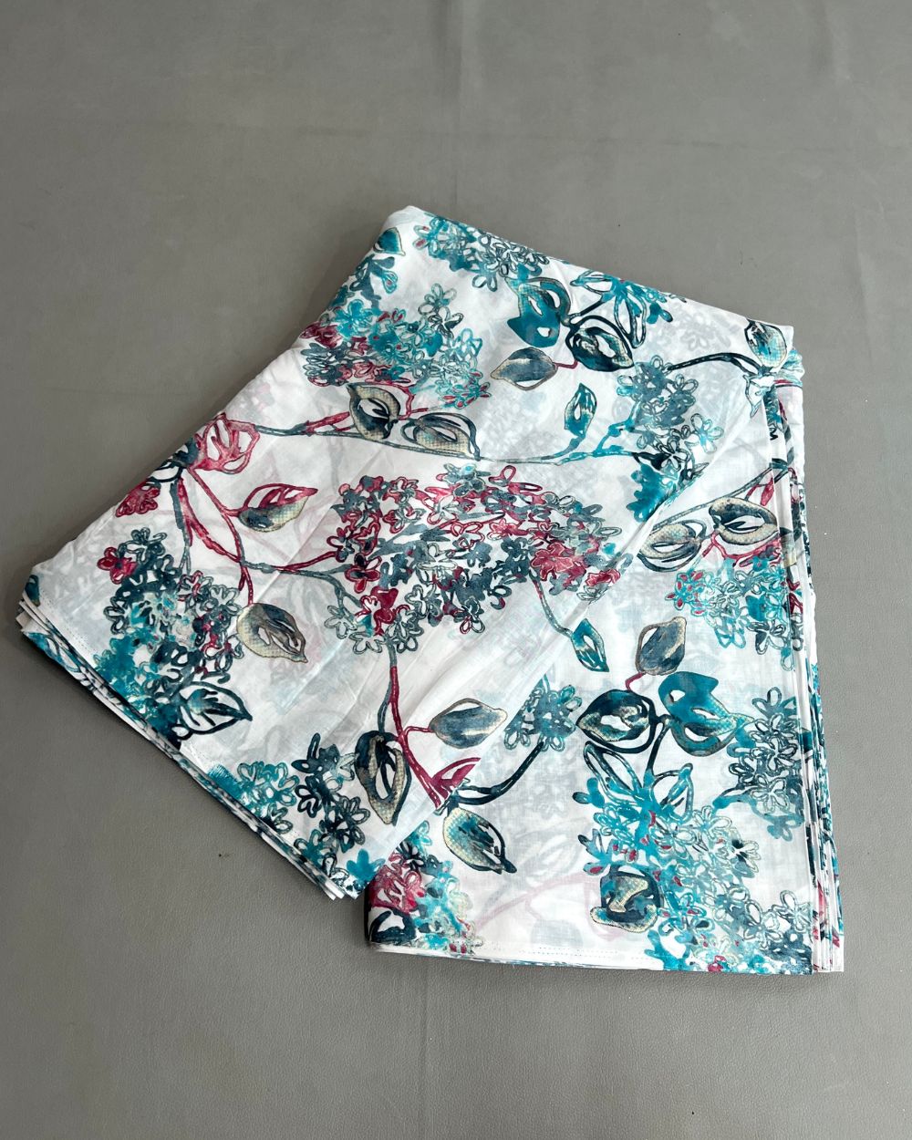Printed Mal Cotton (Foil) White Colour 45 Inches Width