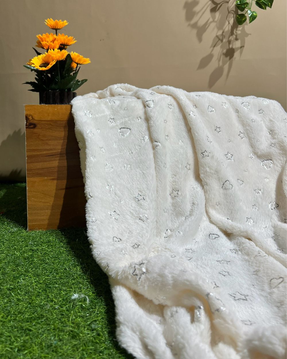 Imported Printed Foil Fur White Colour 60 Inches Width