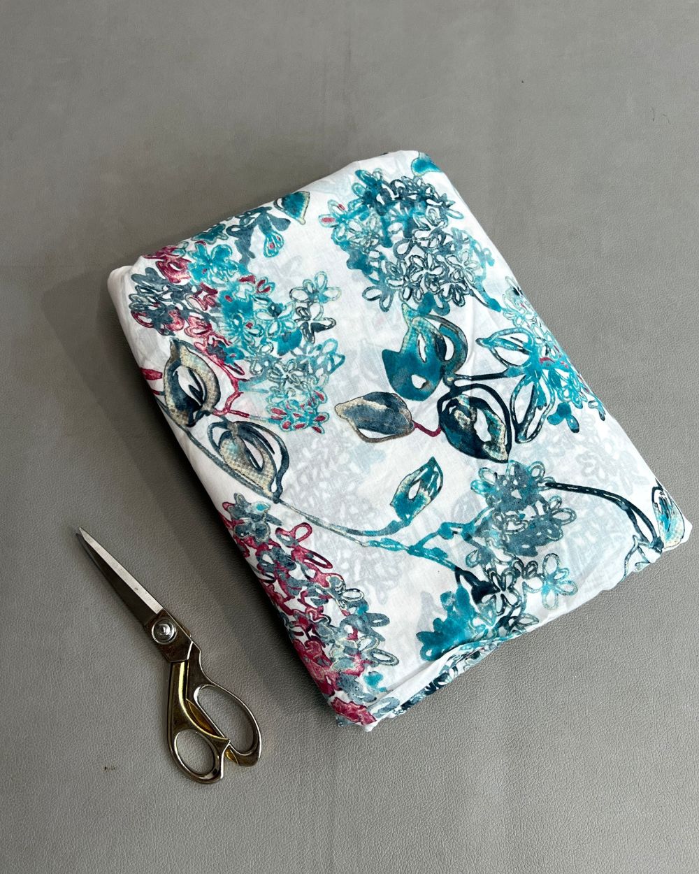 Printed Mal Cotton (Foil) White Colour 45 Inches Width