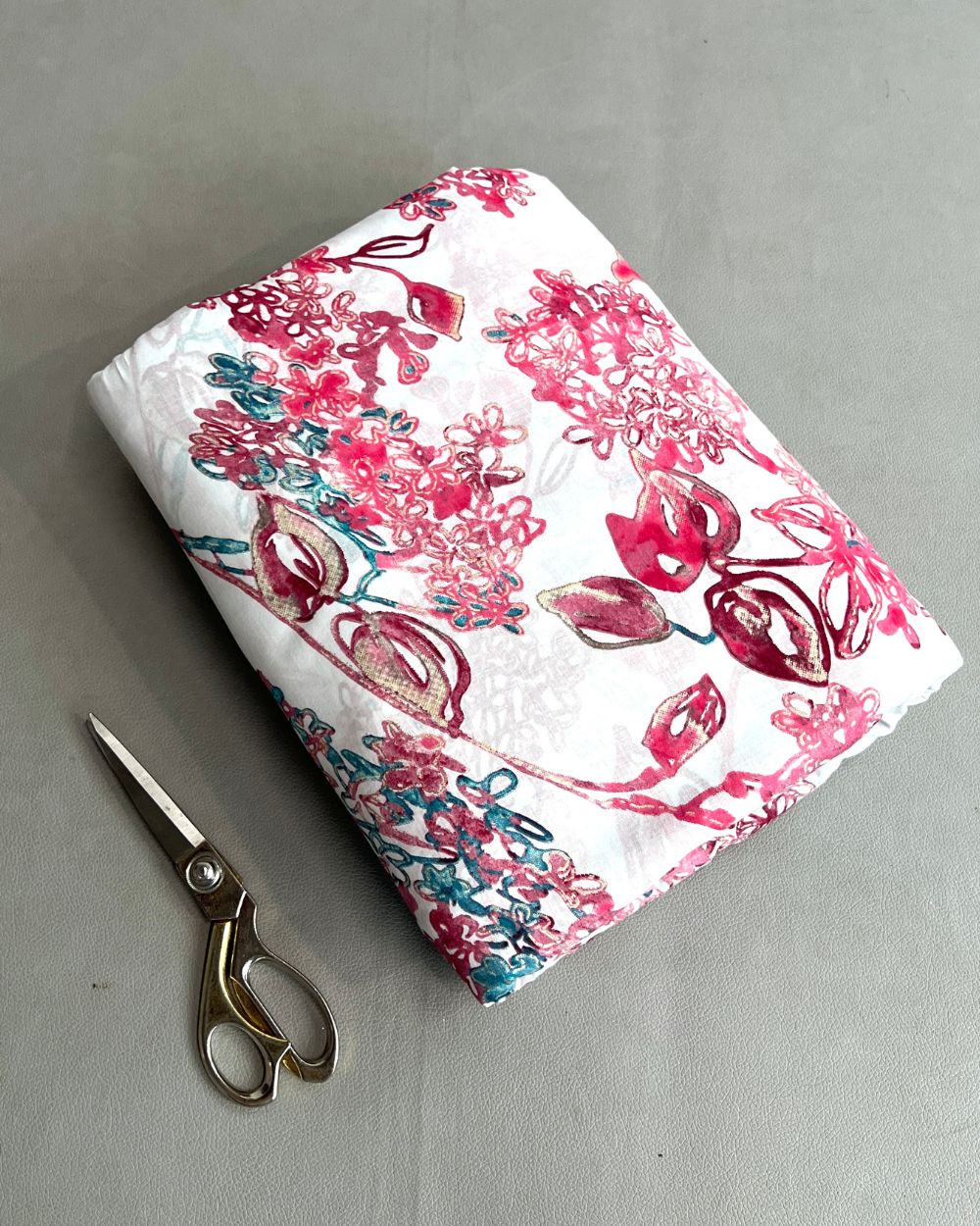 Printed Mal Cotton (Foil) White Colour 45 Inches Width