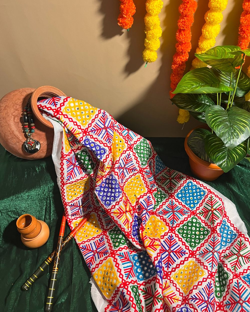 Mulberry Gamthi(Rajasthani) Work White(Multicolor) 45 Inches Width