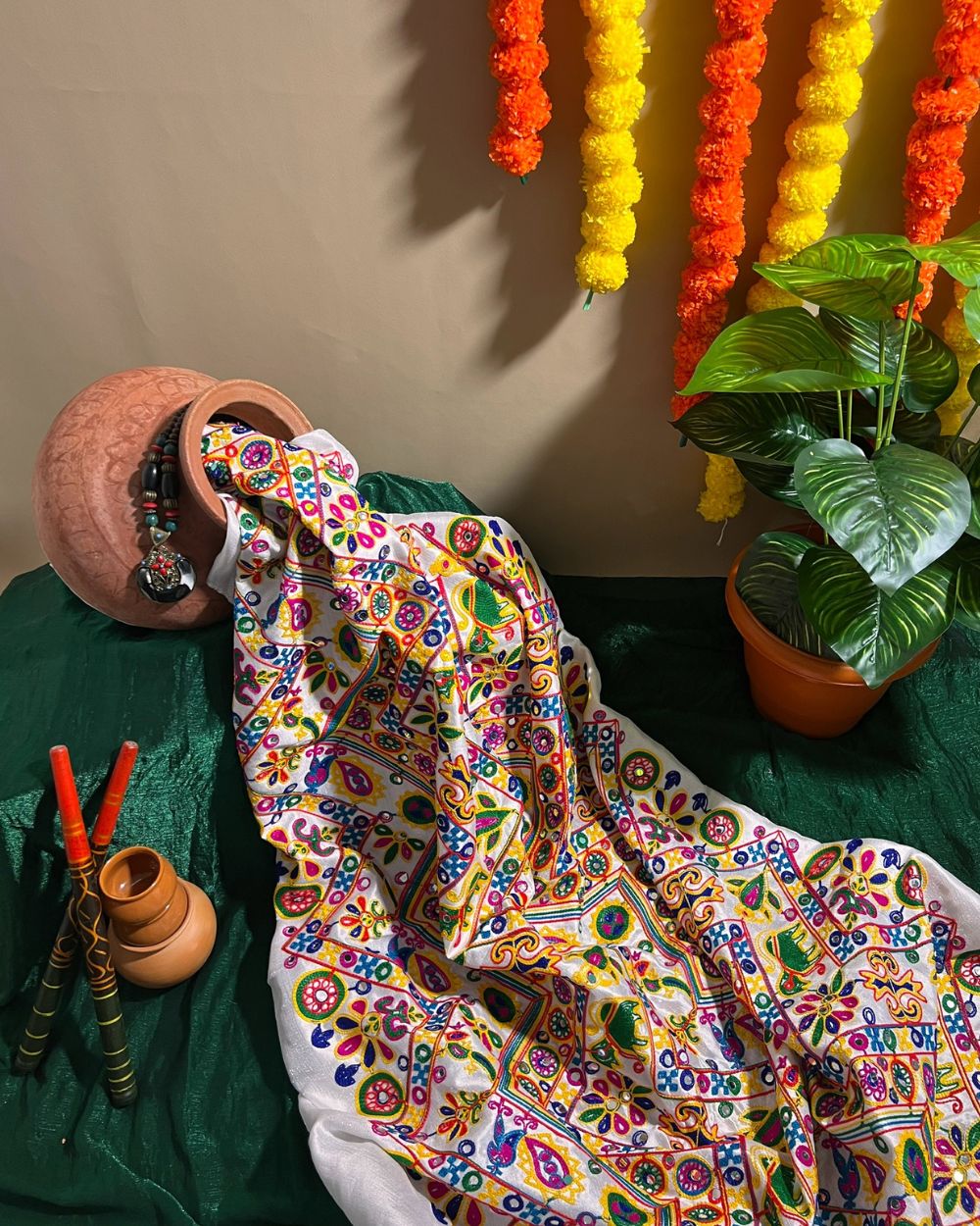 Mulberry Gamthi(Rajasthani) Work White(Multicolor) 45 Inches Width